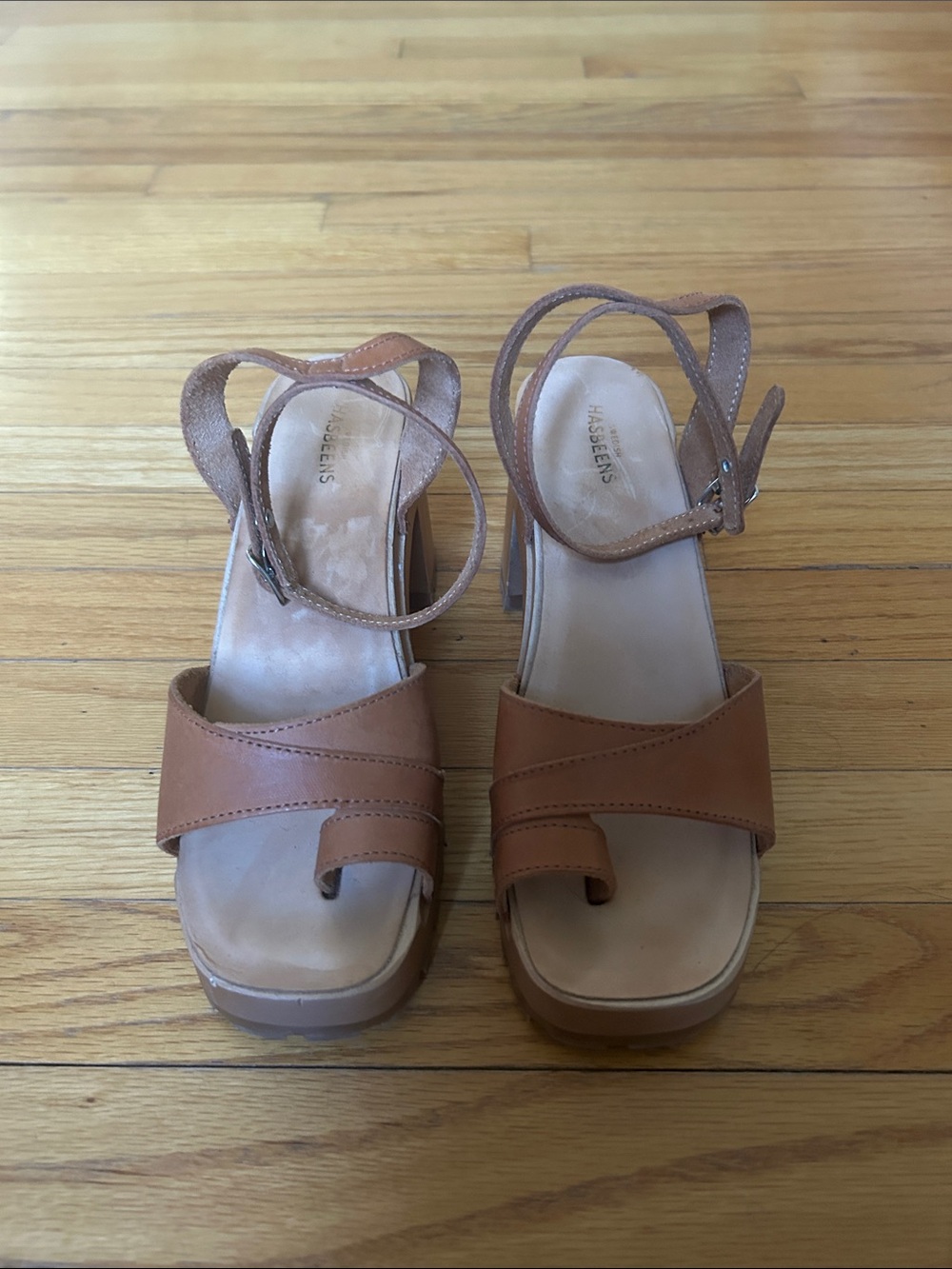 Swedish Hasbeens toe strap low heeled platform clog sandal - Picture 2 of 5